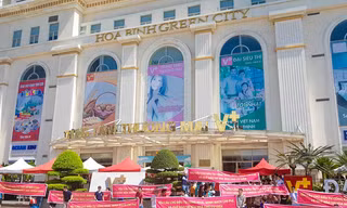 Người dân chung cư 'dát vàng' đội nắng 40 độ tố chủ đầu tư 'om' sổ đỏ