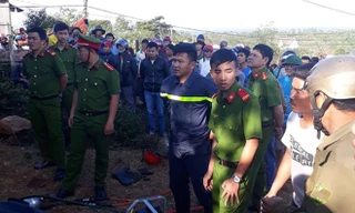 Chiều 22/2, đại tá Đỗ Văn Xuyền, Trưởng công an huyện Krông Búk (Đắk Lắk), cho biết cơ quan chức năng vừa "giải cứu" 2 đứa trẻ bị bố mẹ nhốt trong nhà hơn một tuần qua. Theo đại tá Xuyền, sáng cùng ngày, người dân thấy ngôi nhà của vợ chồng ông H.N.H (