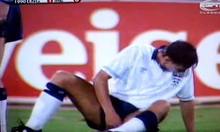 Danh thủ Anh từng “bĩnh” ra quần ngay trên sân đấu World Cup