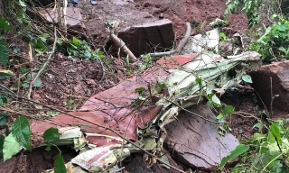 Nhiều mảnh vỡ từ chiếc Su-22 tại hiện trường.