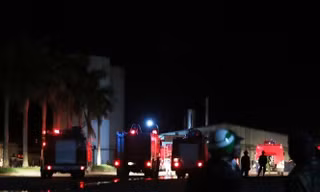 Hàng trăm chiến sỹ PCCC tham gia chữa cháy