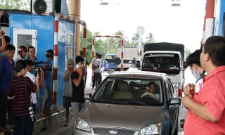 Kỷ luật tài xế xe biển xanh phản đối Trạm BOT Sóc Trăng