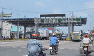 Xe qua trạm BOT Cần Thơ – Phụng Hiệp.