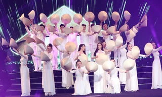 Thí sinh HHVN ngọt ngào 'Một thoáng quê hương' với áo dài Việt Nam 