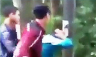 Nhóm học sinh đánh nhau tung lên Facebook ảnh cắt từ clip.