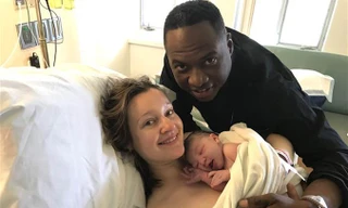 Người lính Mỹ bên vợ và con gái.