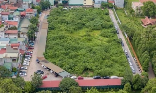 Bãi xe lậu trên khu đất "vàng" 10.000m2 tại số 295 Lê Duẩn vẫn hoạt động sau "lệnh" của Chủ tịch Hà Nội yêu cầu kiểm tra, xử lý. 