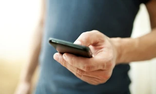 Nữ hiệu trưởng bị kỷ luật vì nhắn tin cho chồng người khác