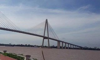 Gọi điện thoại báo gia đình thua độ World Cup rồi nhảy cầu Mỹ Thuận