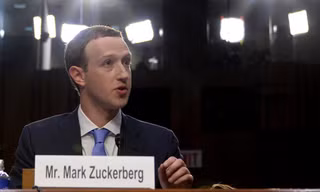 Khoảnh khắc ấn tượng trong phiên điều trần của Mark Zuckerberg