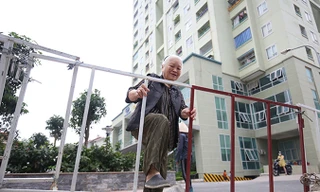 Giữa Thủ đô, người dân sống cảnh 'vượt rào' trong khu đô thị cao cấp