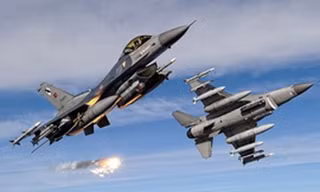 Tiêm kích Thổ Nhĩ Kỳ trút tên lửa xuống kho đạn dân quân Syria. Ảnh minh họa.