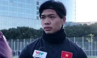 Công Phượng trả lời báo chí.