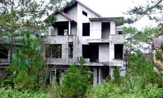 Gần trăm biệt thự bỏ hoang trong khu du lịch sinh thái