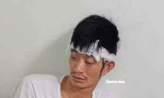 Tài xế Đinh Văn Điềm tại phòng trọ.
