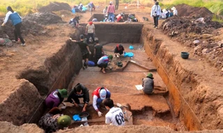 Công tác khảo cổ tại Di chỉ Vườn Chuối, xã Kim Chung (huyện Hoài Đức). Ảnh: Linh Anh.