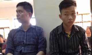 Hai bị cáo Tường (trái) và Khánh "không nhìn mặt nhau" ở phiên phúc thẩm. Anh: BT