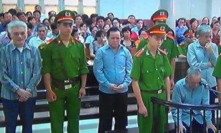 Các bị cáo trong phiên xử