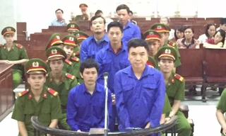 Các bị cáo trong phiên xử. Ảnh: Bảo Thắng