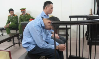 Hai bị cáo trong phiên xử ngày 30/11. Ảnh: BH