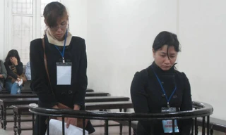 Hai bị cáo trong phiên xử ngày 4/3. Ảnh: BH