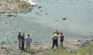 'Xác chết' trôi sông bỗng dưng ngồi dậy