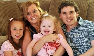 Bé gái cứ nghe tiếng động là ngất xỉu