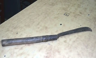 Chém đứt cổ bạn vì... không đi mua mồi nhậu