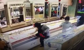 Thông tin mới về vụ dùng súng cướp tiệm vàng ở Cam Ranh