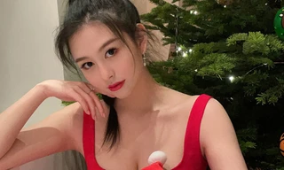 Ái nữ ‘bốc lửa’ nhà Khâu Thục Trinh khoe khéo vòng một nảy nở đêm Giáng sinh