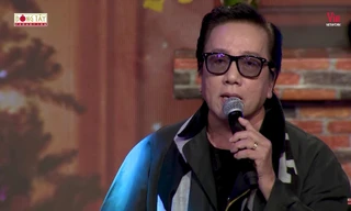 Elvis Phương hát về nỗi buồn tha hương trên sân khấu 'Ký Ức Vui Vẻ'