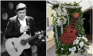 Hình ảnh cây đàn lặng yên bên linh cữu Chí Tài gây xúc động mạnh