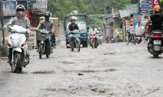 Hà Nội: Dân khổ vì đường Lĩnh Nam xuống cấp