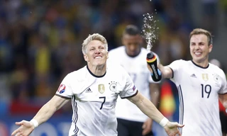 Schweinsteiger cân bằng kỷ lục ra sân tại EURO với Philipp Lahm.