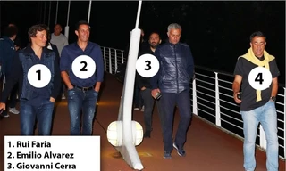 HLV Jose Mourinho và những trợ thủ đắc lực của mình.