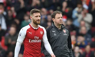 Bác sĩ Colin Lewin là người đã có nhiều năm làm việc tại Arsenal.