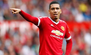 HLV Mourinho quyết tống cổ Chris Smalling ở hè 2017.