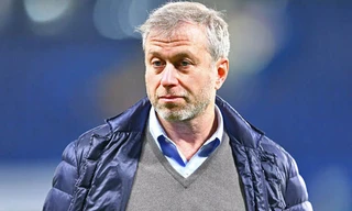 Tỷ phú Abramovich đích thân tìm HLV trưởng cho Chelsea.