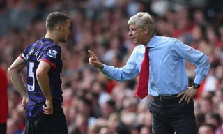 HLV Wenger muốn mang Vermaelen trở lại M.U.