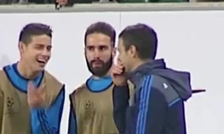 James Rodriquez cười nói vui vẻ khi Real Madrid đang bị dẫn 2-0.