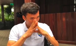 Thủ thành Bùi Tiến Dũng bật khóc khi những kẻ quá khích lăng mạ cha mẹ mình.