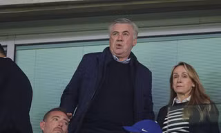 HLV Ancelotti dự khán trận Chelsea vs Roma.