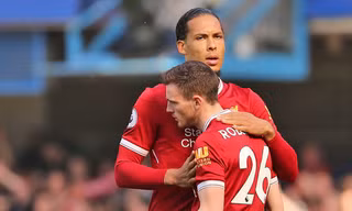 Sự vắng mặt của Andrew Robertson khiến Virgil Van Dijk lo lắng.