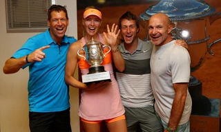 Chuyên gia vật lí trị liệu Jerome Bianchi (ngoài cùng bên phải).