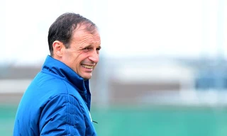 HLV Allegri bắn tín hiệu rời Juventus.