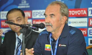 HLV Gerd Zeise cảm thấy xấu hổ vì thua U22 Malaysia.