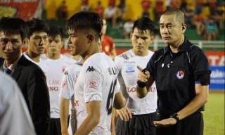 Trọng tài Nguyễn Trọng Thư.