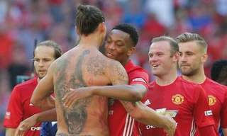 Ibrahimovic hành động “nghĩa hiệp” với Martial.