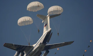 Những hình ảnh oai hùng của lính dù Nga