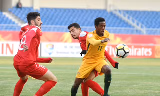 Ahmad Al Ahmad (trái) quyết tâm cùng U23 Syria đánh bại U23 Việt Nam.